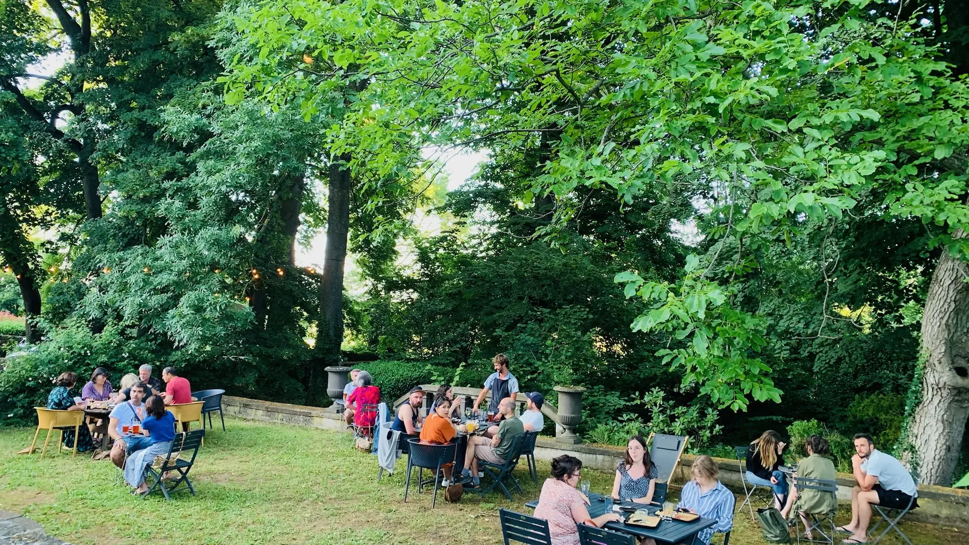 déjeuner à l'ombre