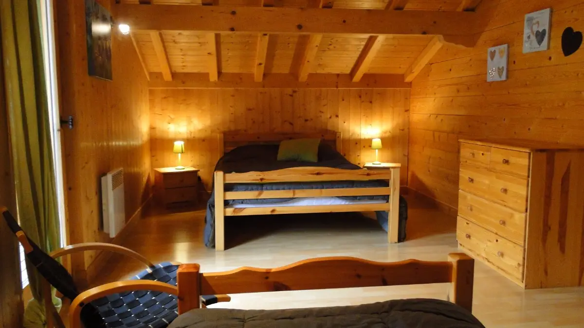 Location d'un chalet entre lac et montagne à Bernex - chambre indépendante