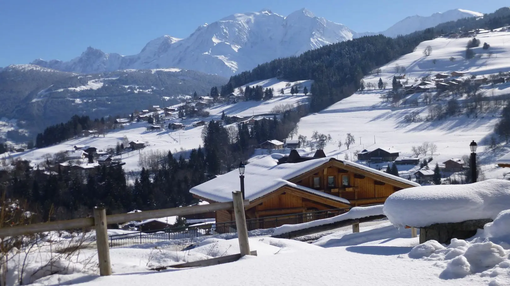La même vue du Mont-Blanc depuis l'appartement en hiver.