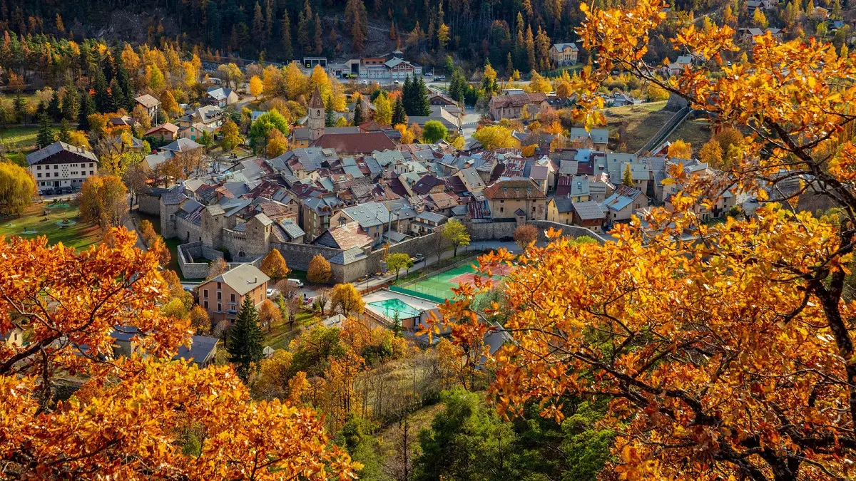 Vue sur Colmars depuis le sentier d'interprétation