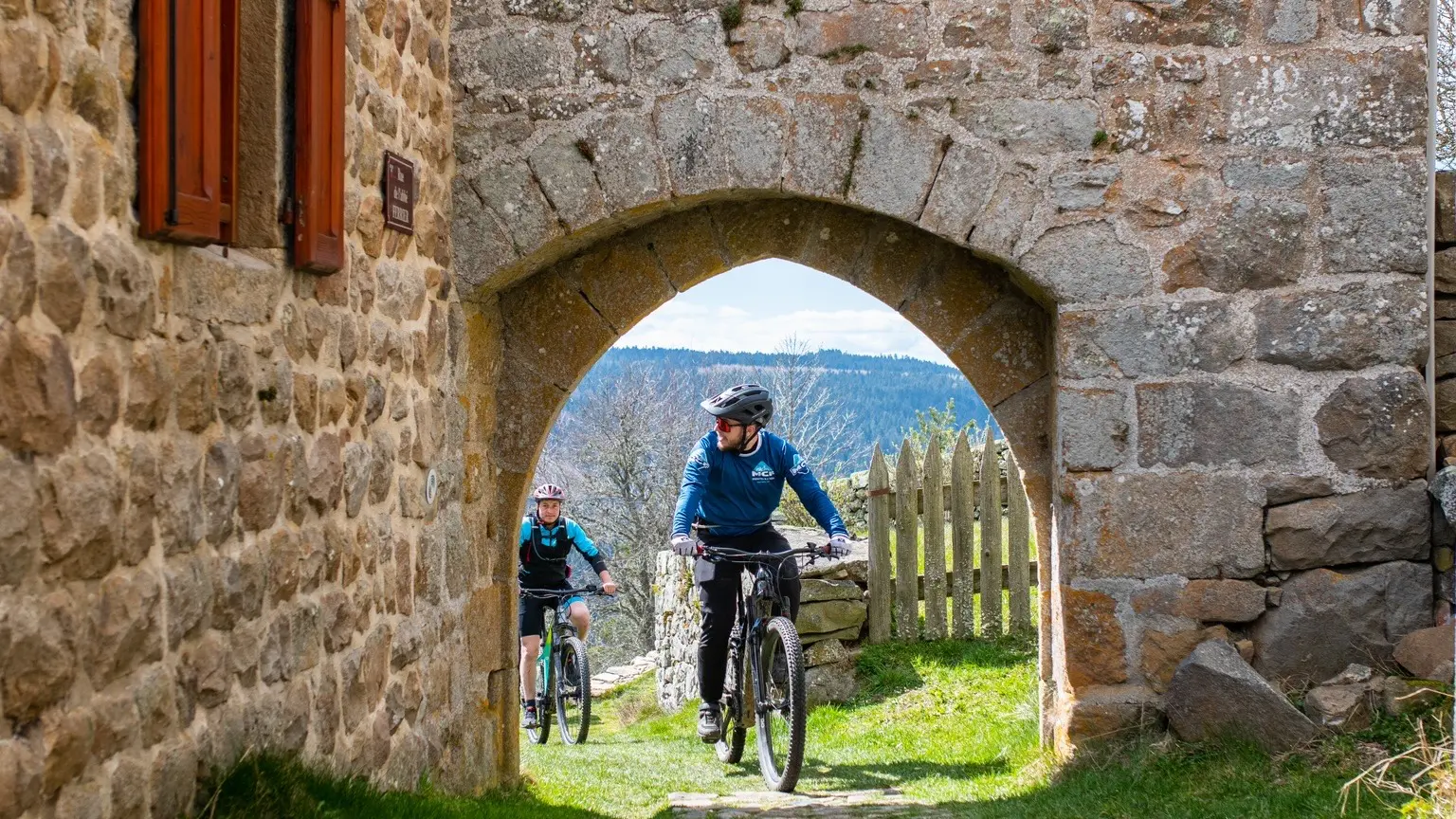 REVE BIKE - Matteo DUBILLOT - Location de VTT et VTTAE - Estivareilles 42380