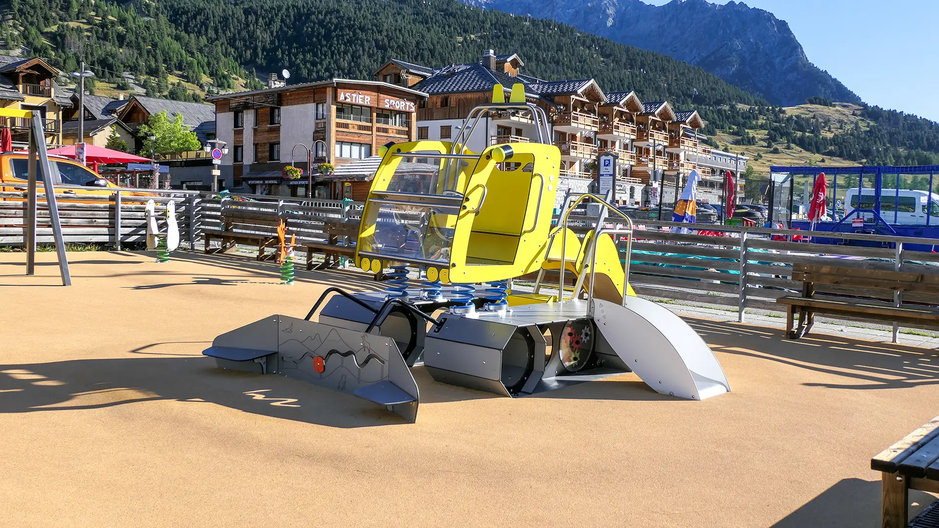 Aire de jeux - Place des Escartons