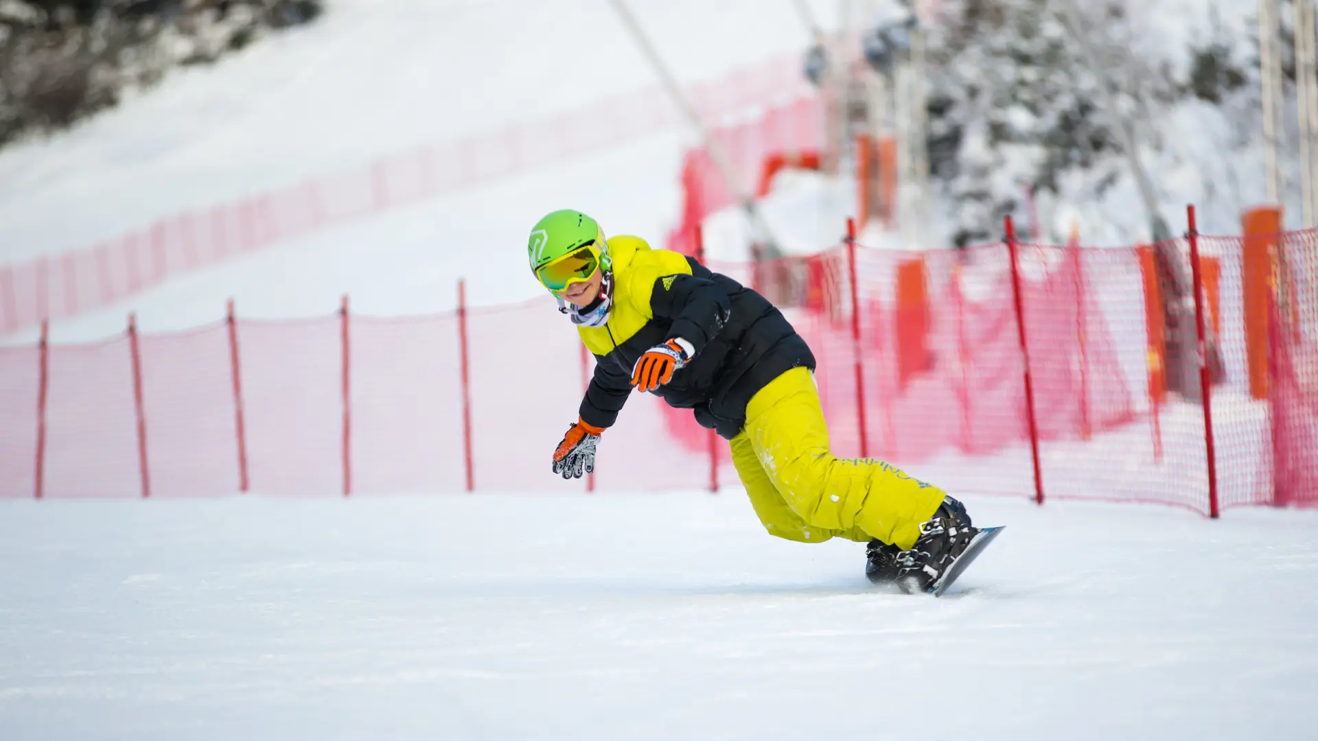 Snowboarder sur la piste