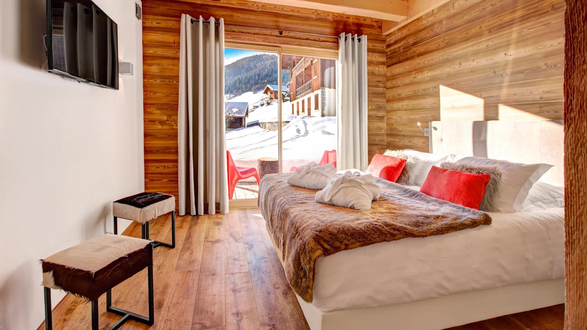 Chambre avec lit double/Bedroom with a double bed-Chalet Altaï-Le Grand-Bornand