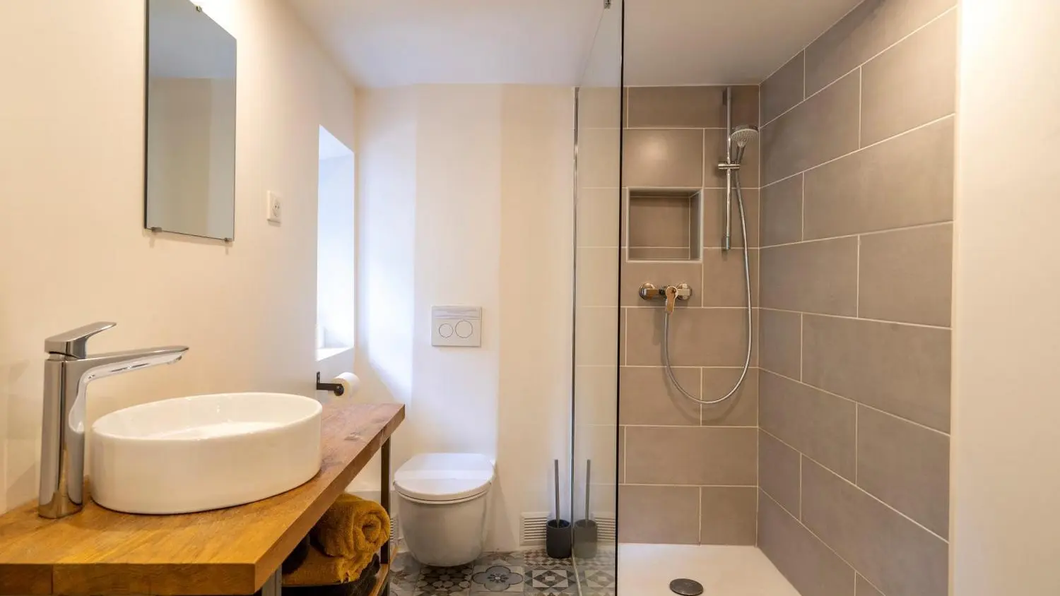Salle d'eau chambre/suite N+2 Mas d'Osmeea (8 pers.) à Roquefort les Pins Gîtes de France Alpes-Maritimes