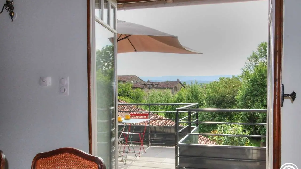 Vue du salon sur la terrasse