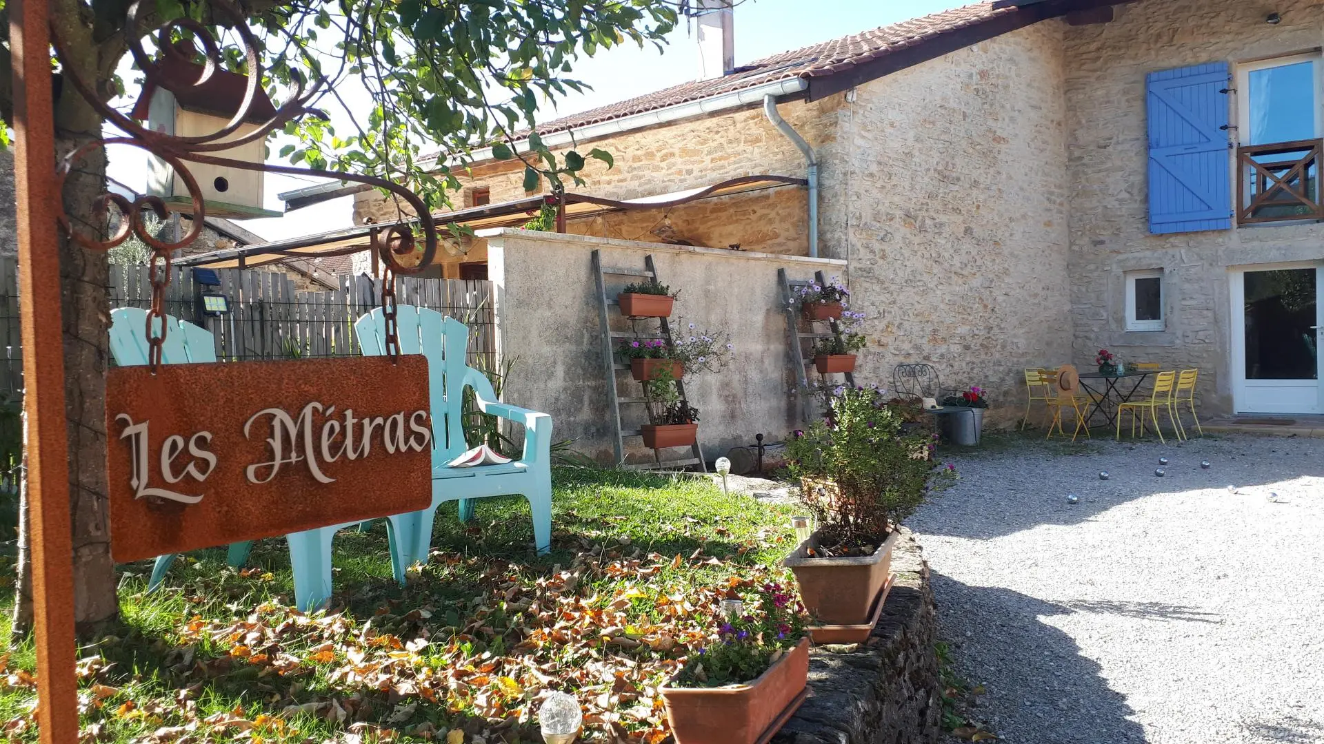 L'enseigne de fer forgé en vue ? Vous y êtes !