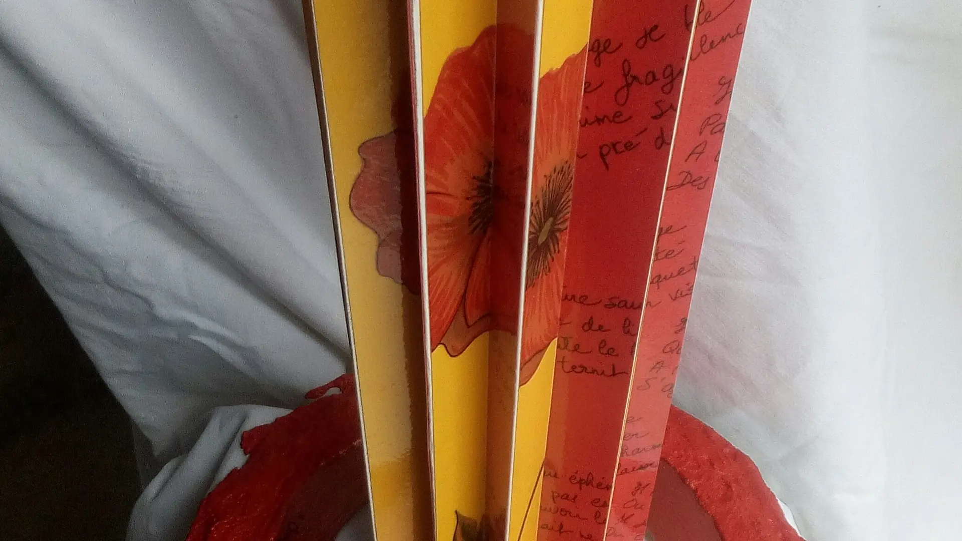 ... attise l'oubli, tissu tramé d'escot