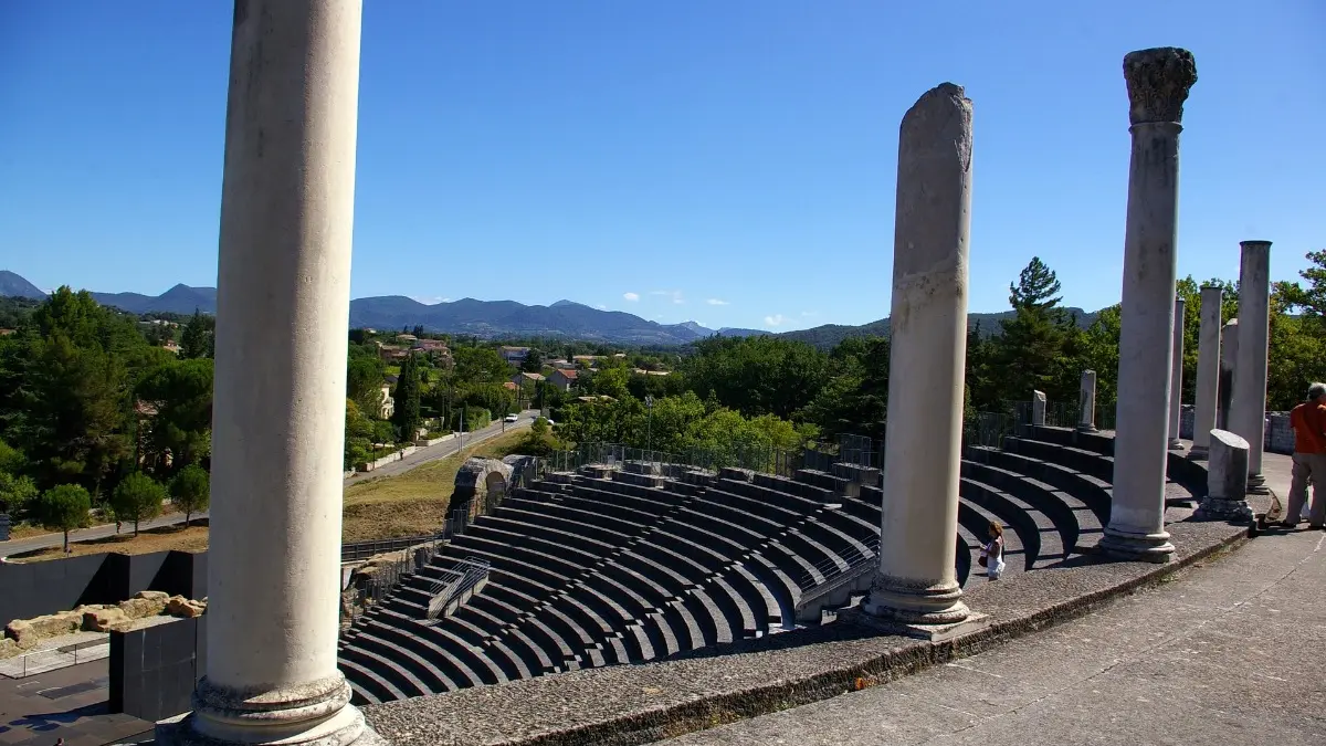 VAISON LA ROMAINE LE THEATRE ANTIQUE A 10 KM DU DOMAINE