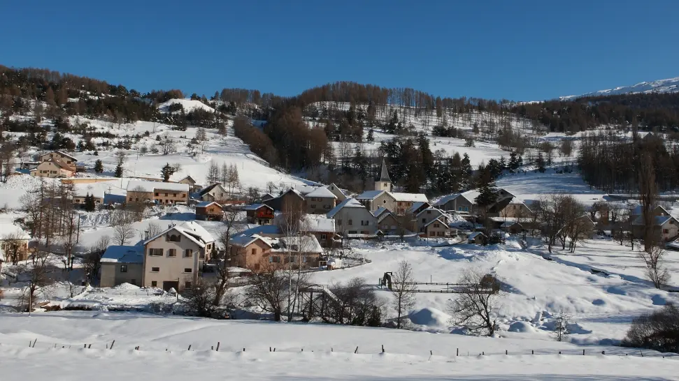 Restaurant traditionnel au cœur du Dévoluy, Alpes du Sud.