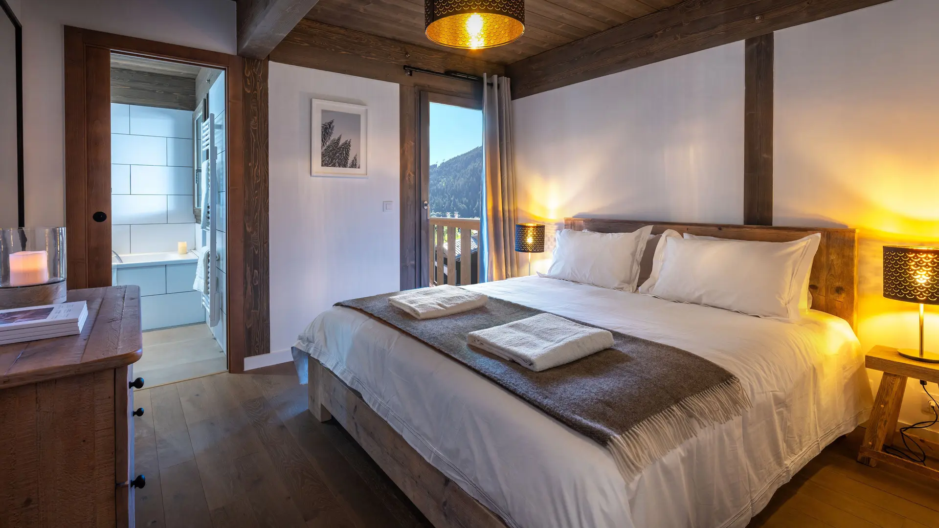 Chambre double avec salle de bains privative et accès balcon