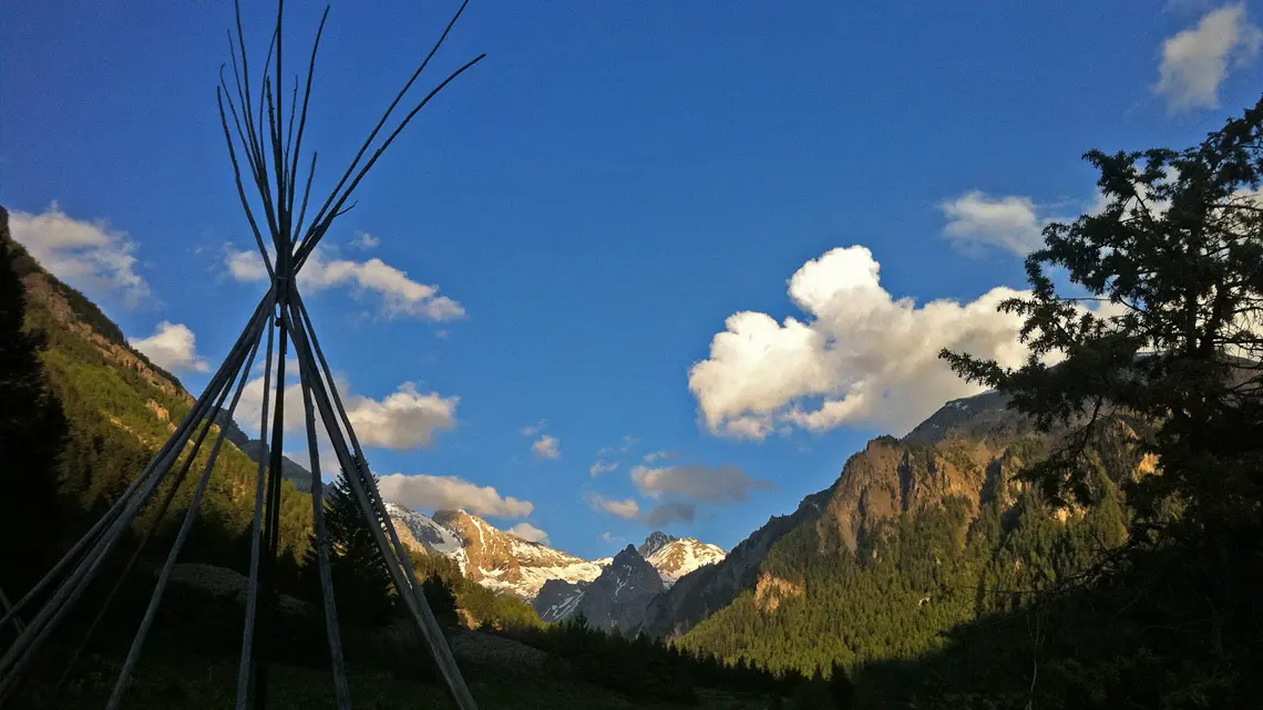 Tipis refuge de basse Rua