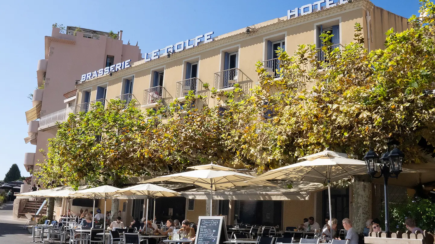 Façade hôtel Le Golfe à Cassis
