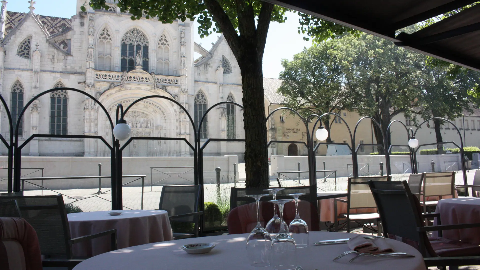 Terrasse avec vu sur le Monastère royal de Brou