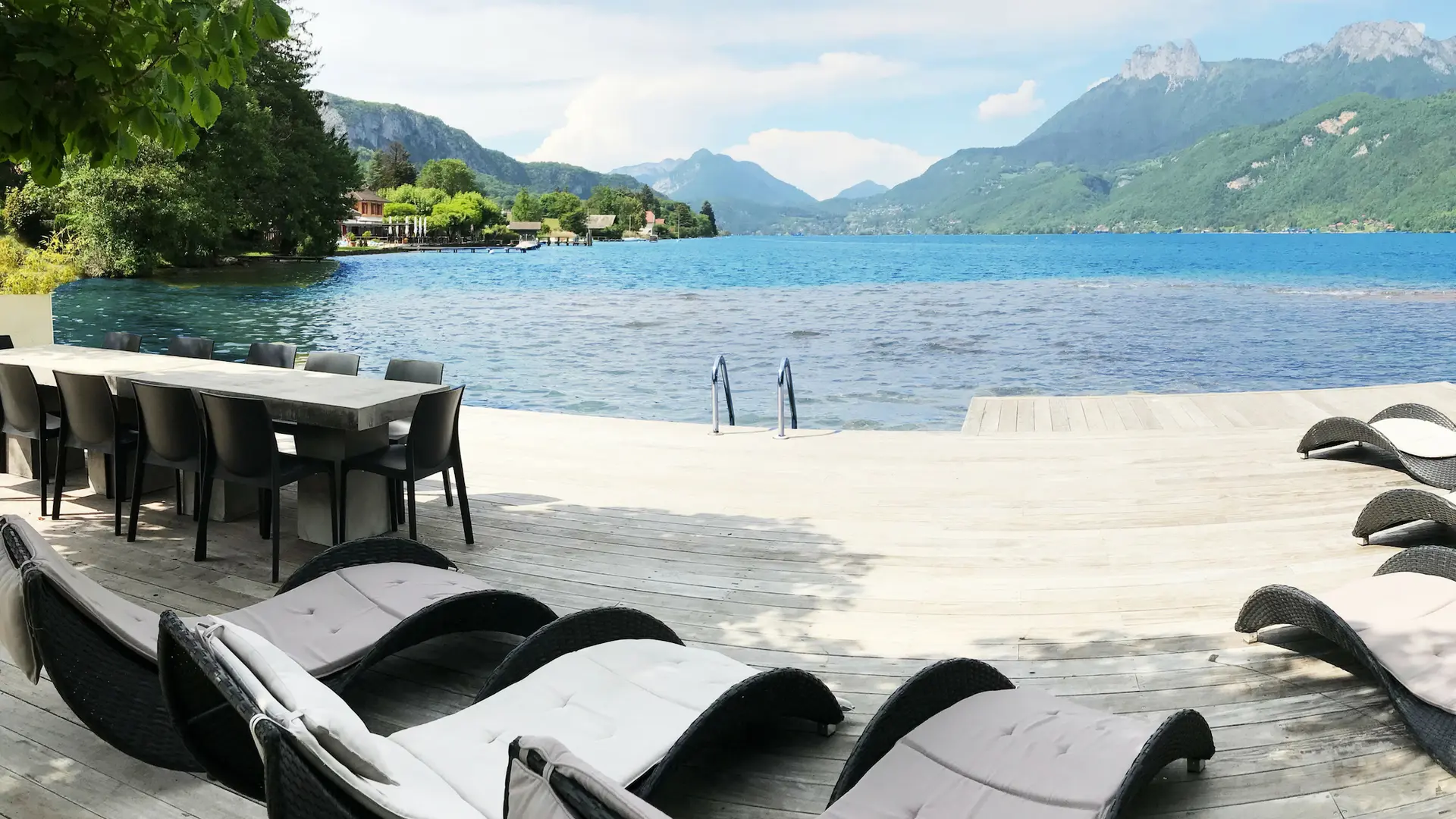 solarium au bord de l'eau