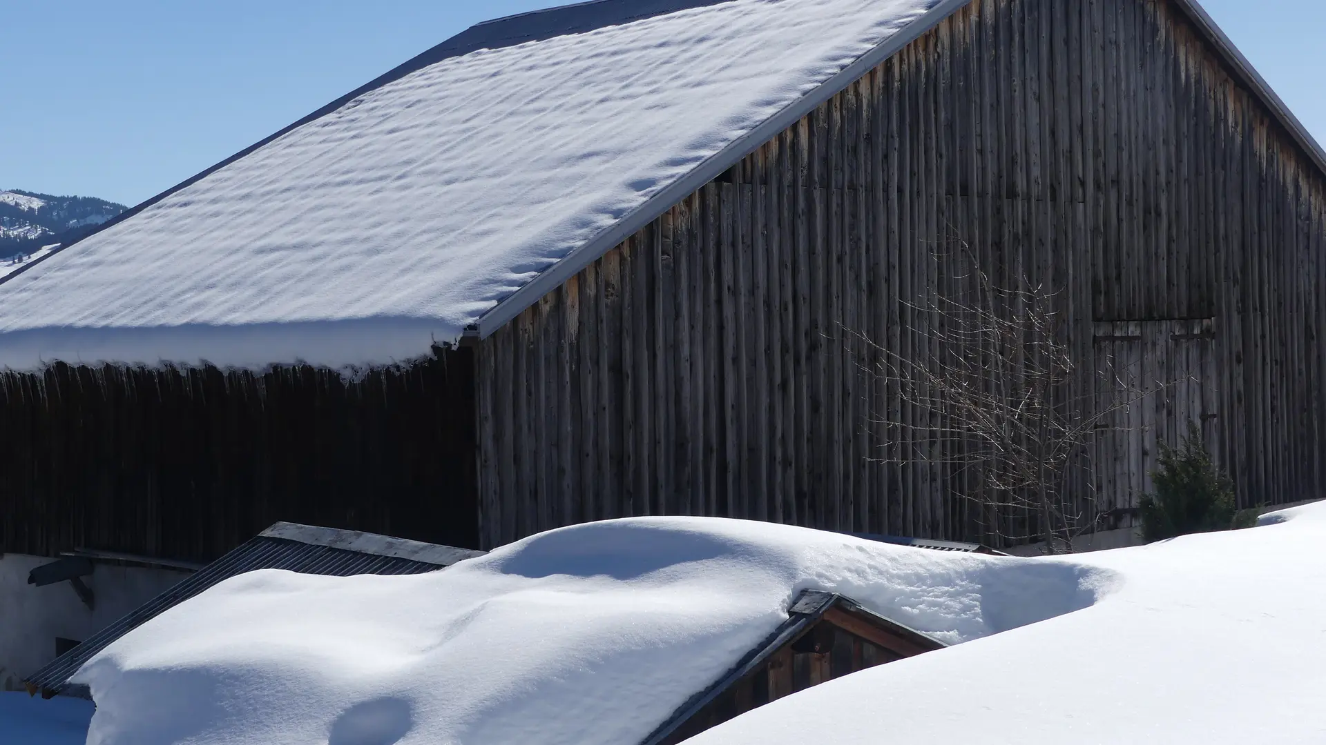 Chalet d'alpage sous la neige