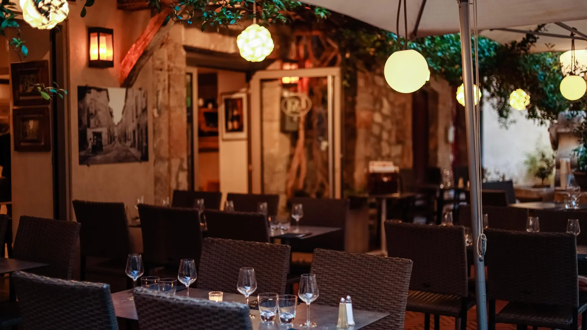 Terrasse en soirée, l'été