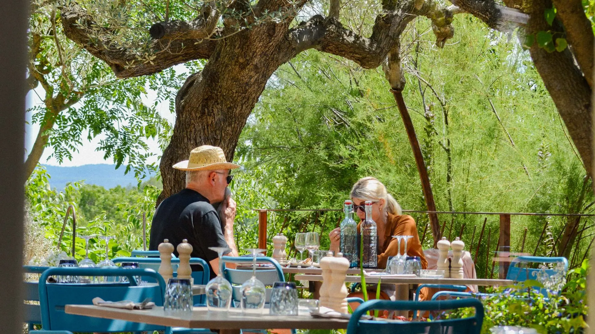 Amour troglodyte en Provence_Cotignac