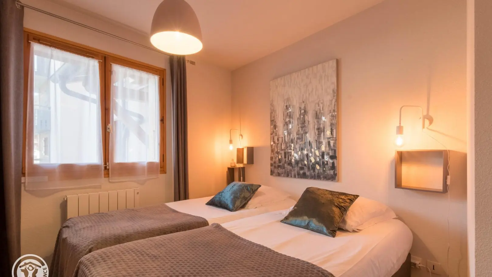 Chambre 2 avec deux lits de 90/200 (lit regroupable pour faire un lit de 180/200