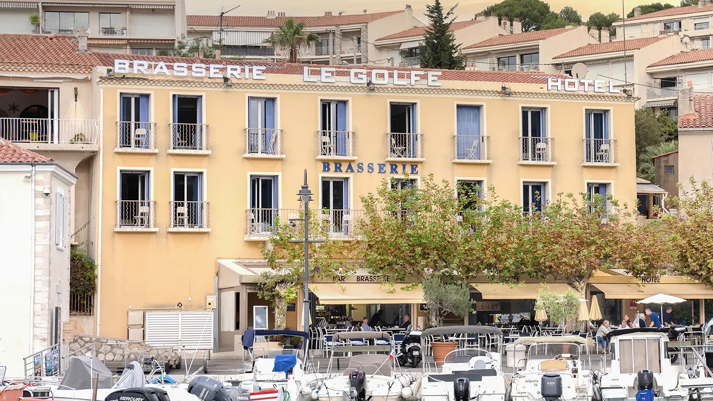 Façade hôtel Le Golfe à Cassis