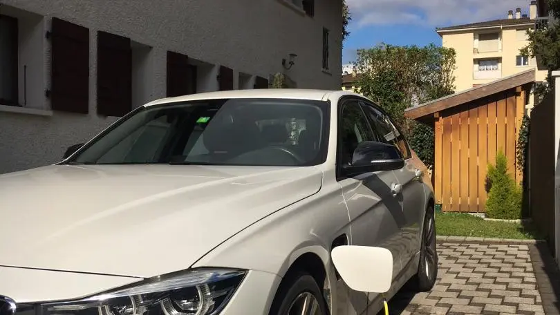 Nous offrons la possibilité de recharger gratuitement votre véhicule hybride ou électrique