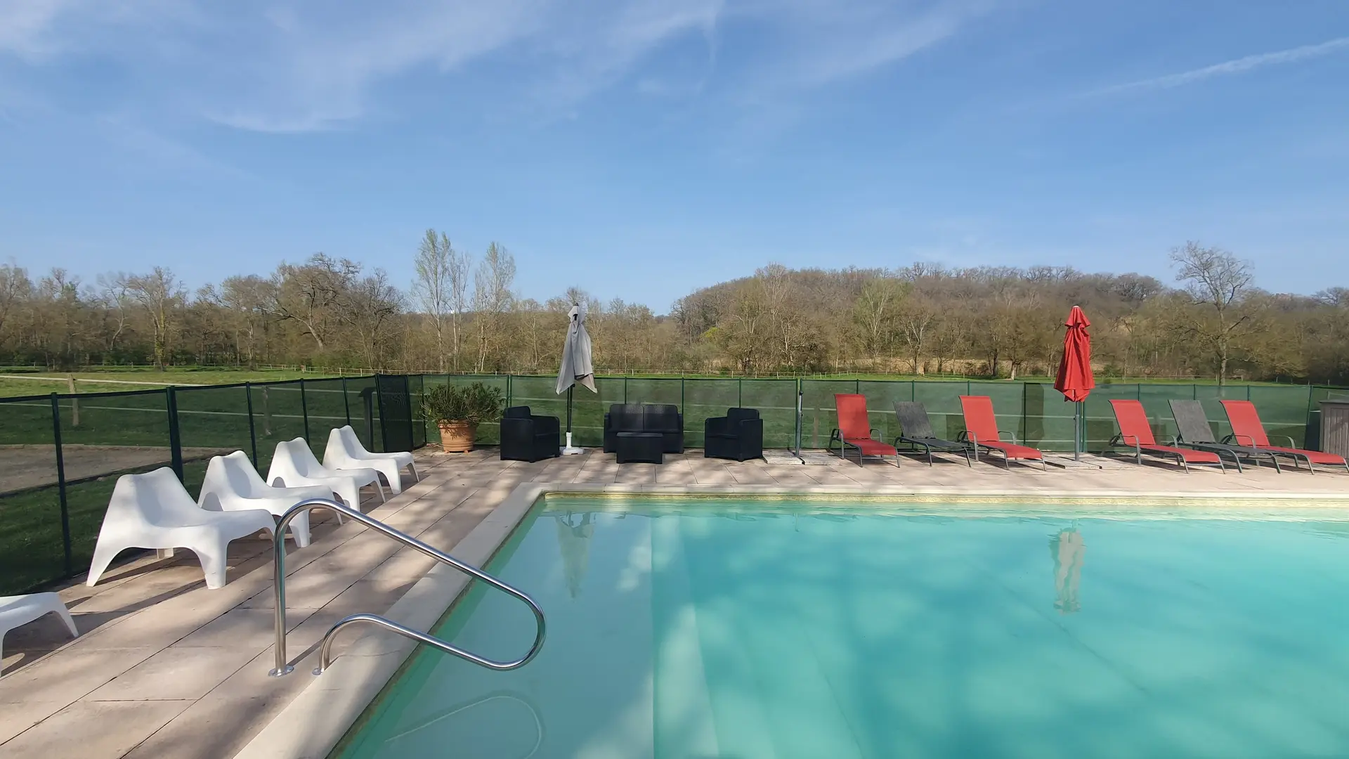 Piscine extérieure de saison