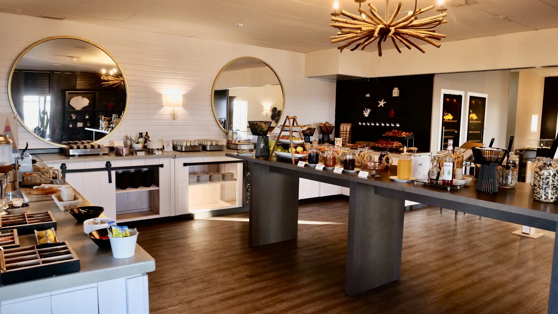 Salle de petit-déjeuner - Buffet à volonté