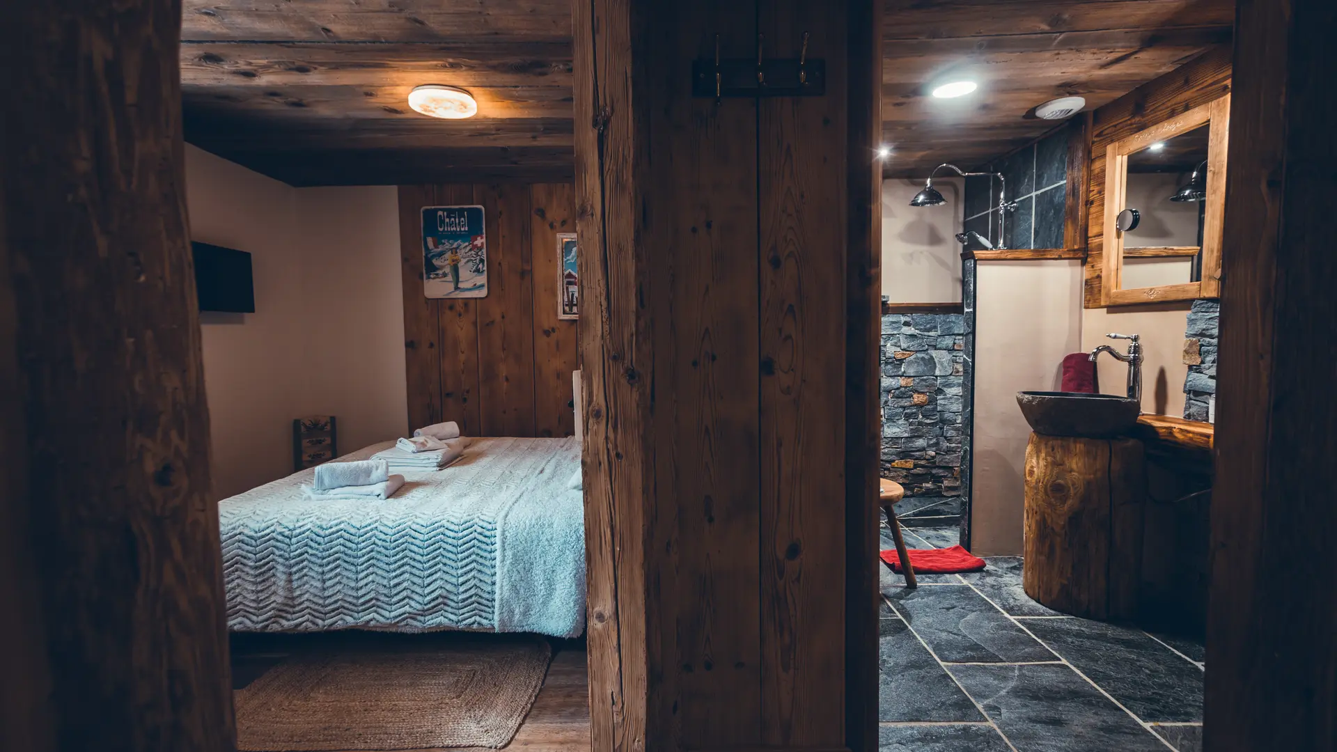 Chambre double et salle de bains