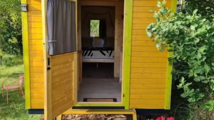 Entrée de la roulotte.