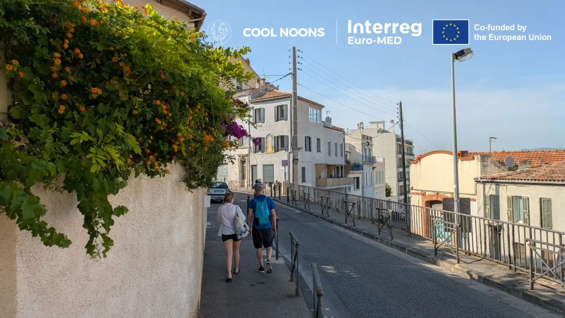 rue ombragée Endoume avec piétons