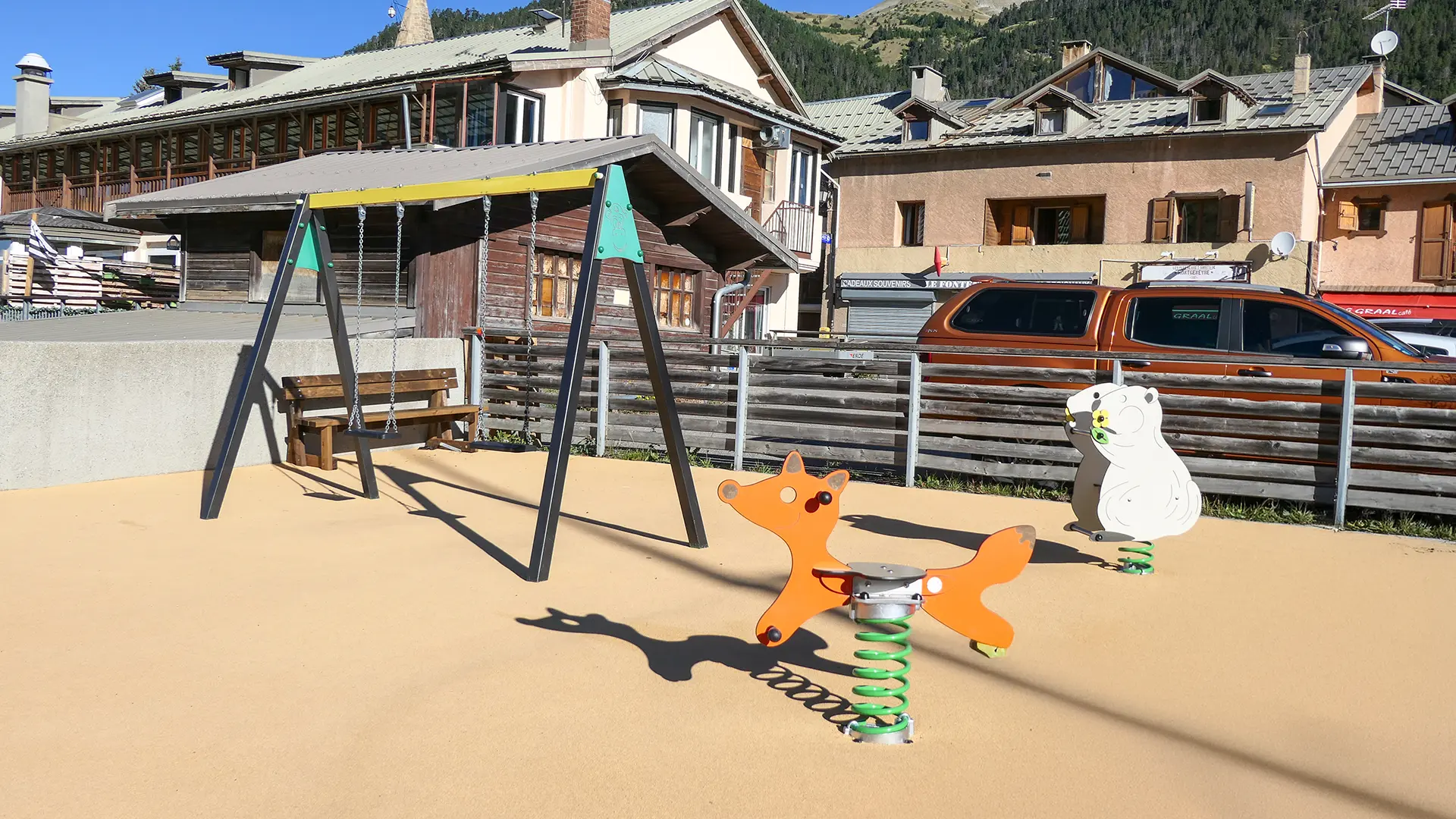 Aire de jeux - Place des Escartons