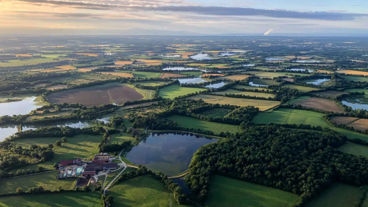 Etangs de la Dombes vus du ciel - vol en montgolfière
