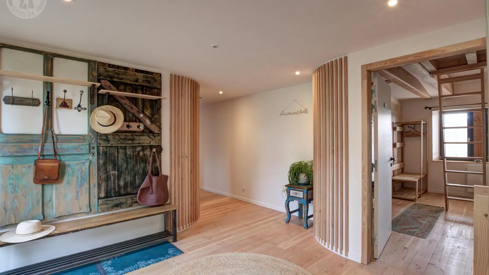 Hall d'entrée, porte-manteau