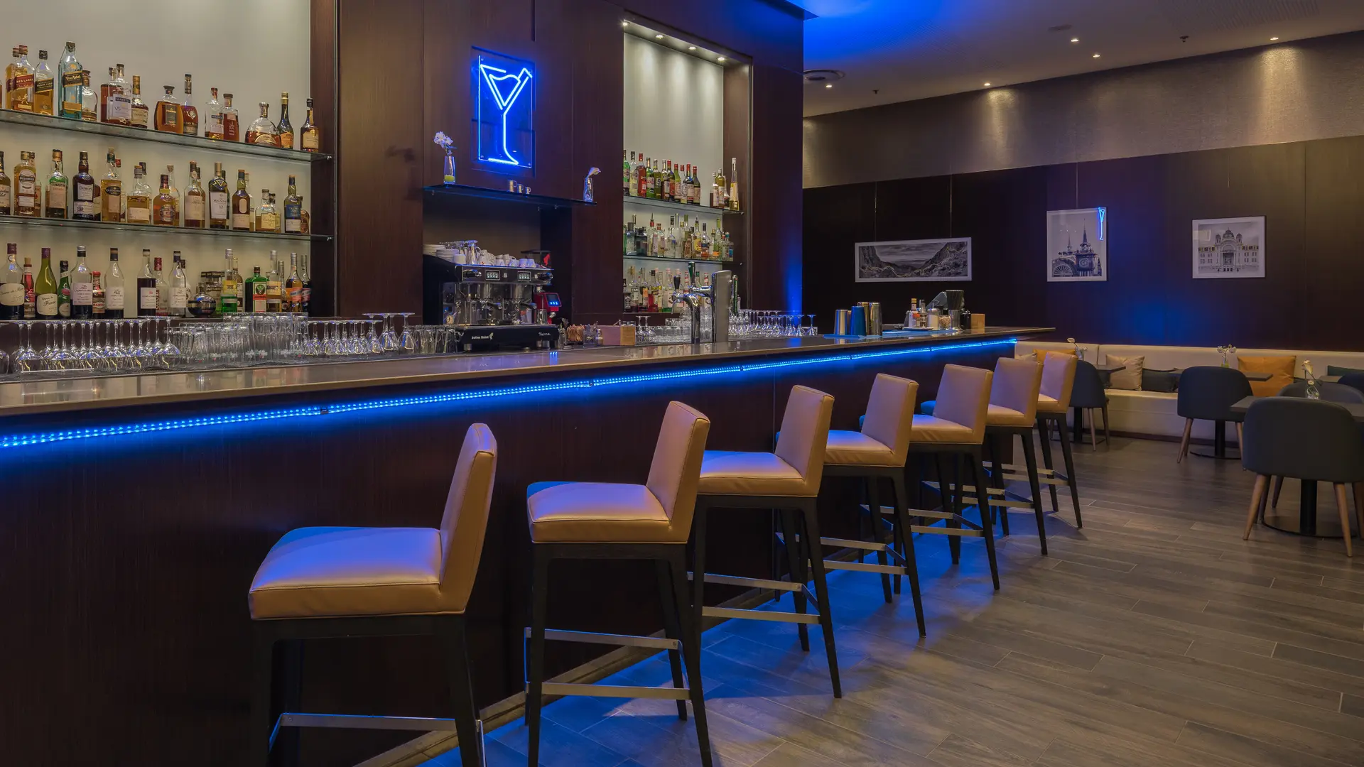 Cosmopolitan Bar