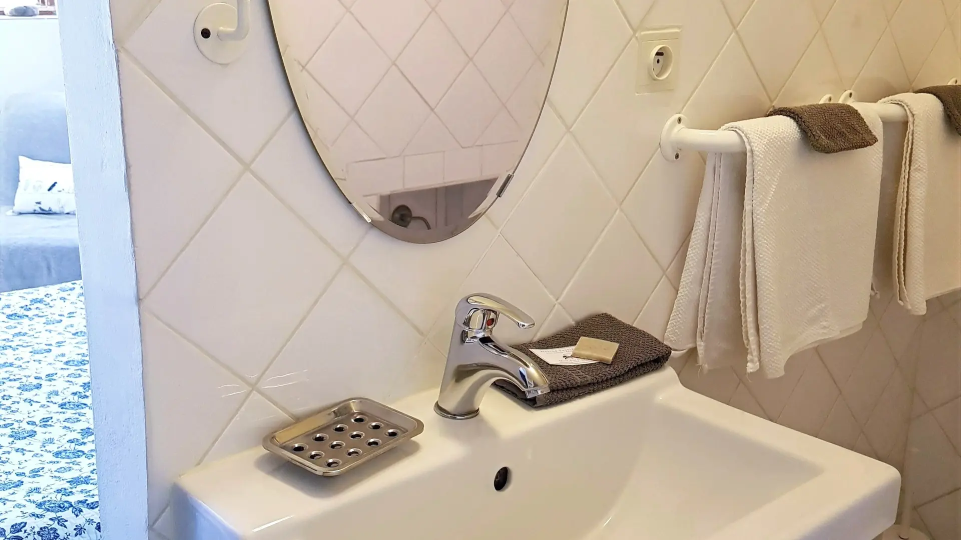 Dans la salle d'eau.