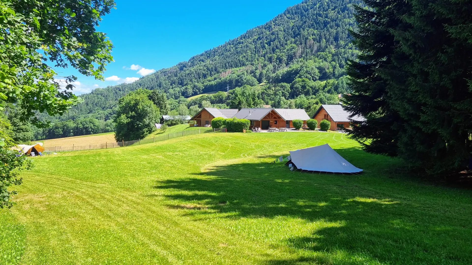 Aire naturelle de camping du Val Tamié - Les Combes_Faverges-Seythenex