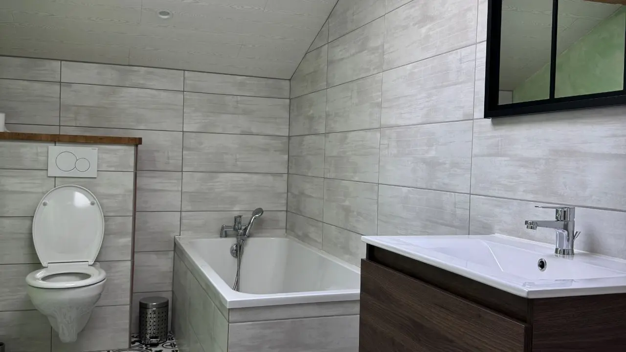 Salle de bain près du barrage