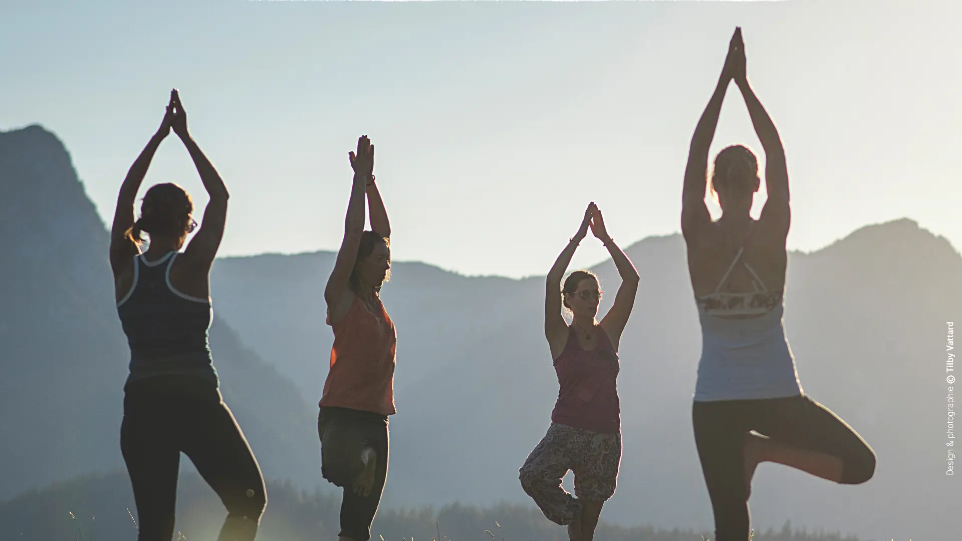 Morning yoga au sommet du télésiège du Lachat 2025