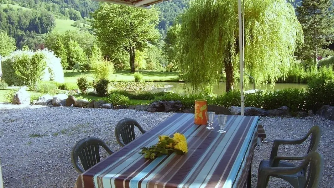 La terrasse avec vue sur le jardin
