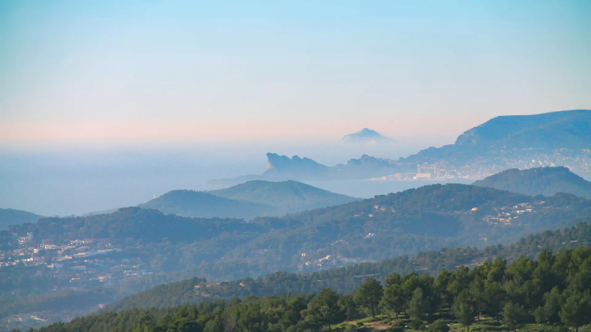 Randonnée sur le sentier du Belvédère dans le Massif du Gros Cerveau_Sanary-sur-Mer