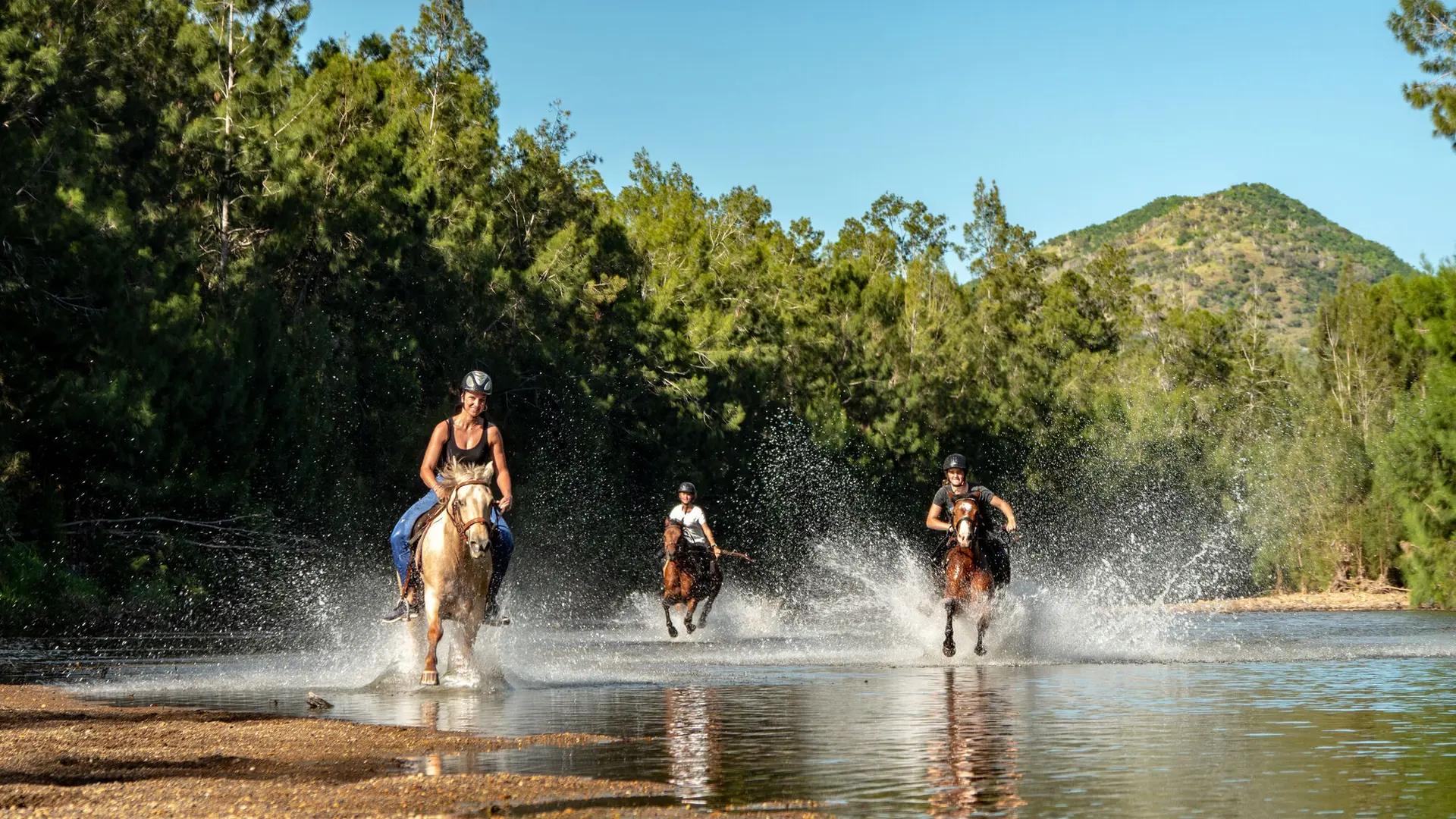 Horseback riding - Lucky Club