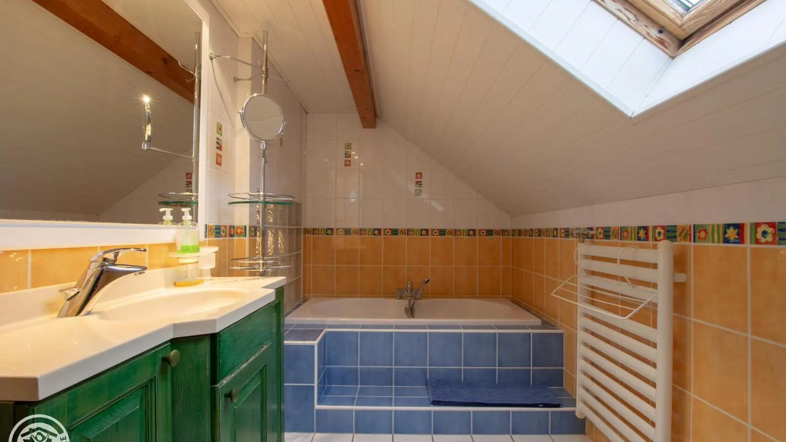 salle de bains avec wc