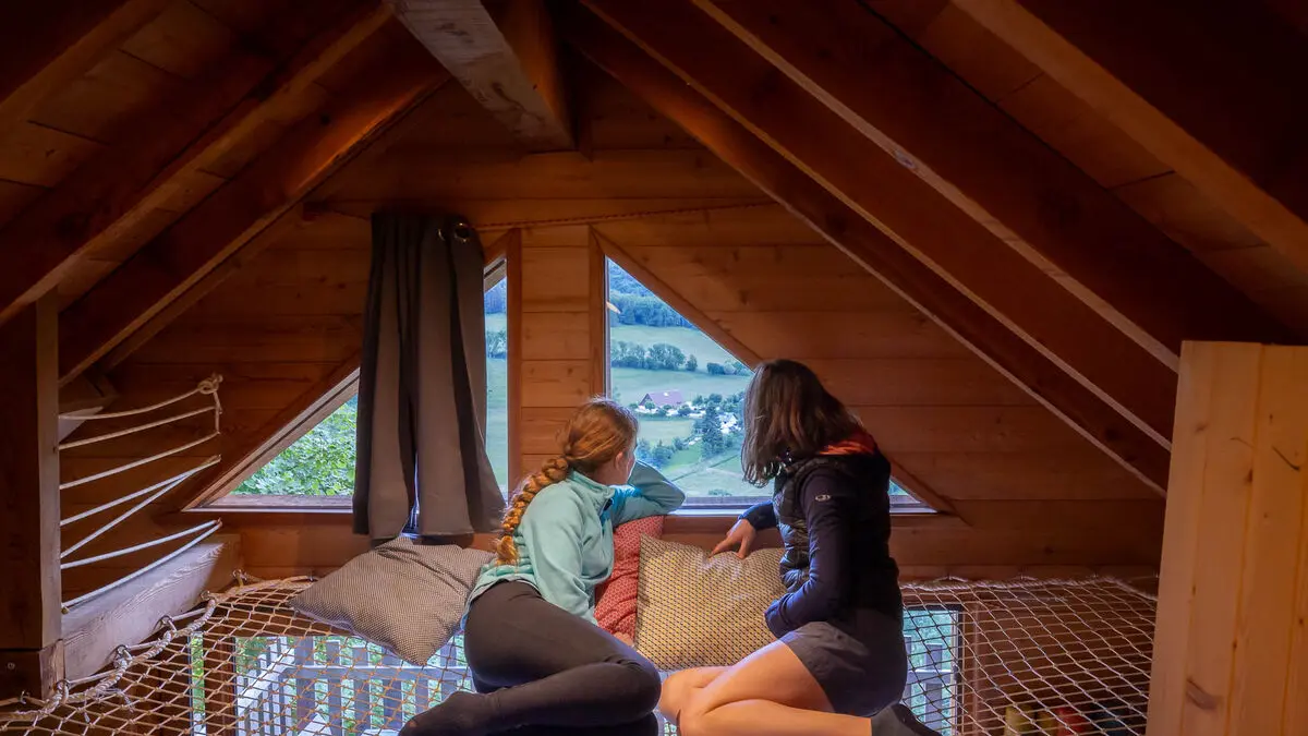 Là-Haut, cabanes perchées