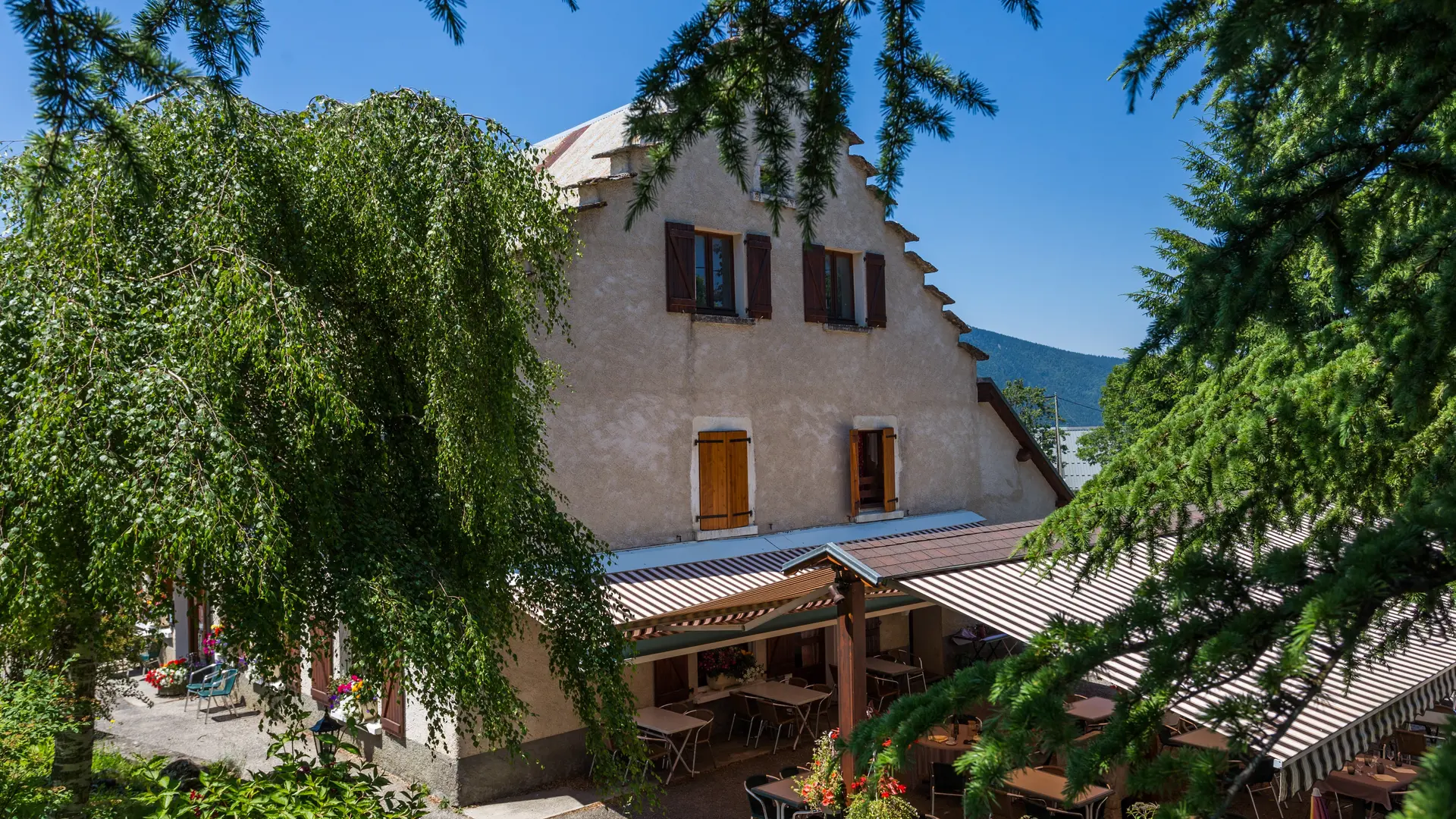 Auberge des Montauds en été