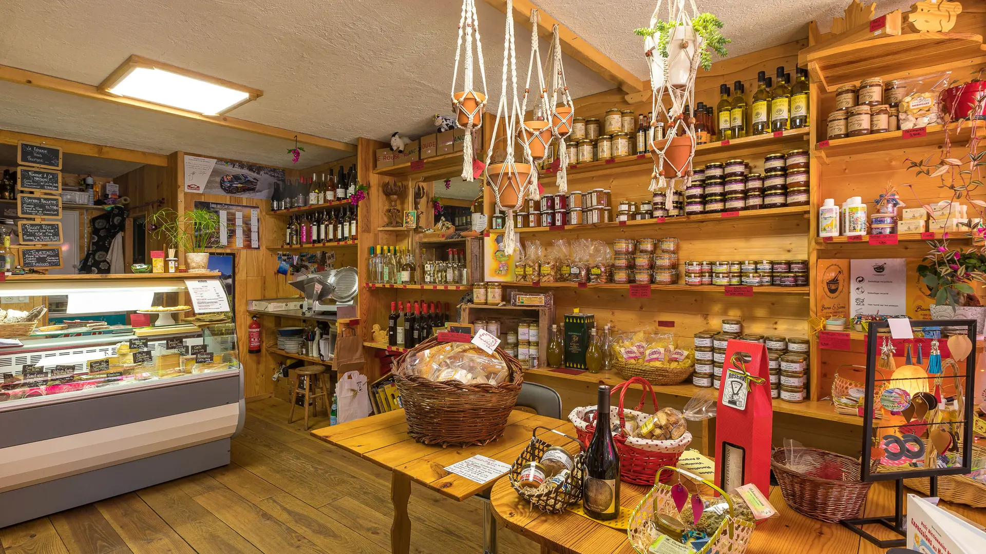 La Réserve, épicerie de produits locaux à Ancelle, vallée du Champsaur