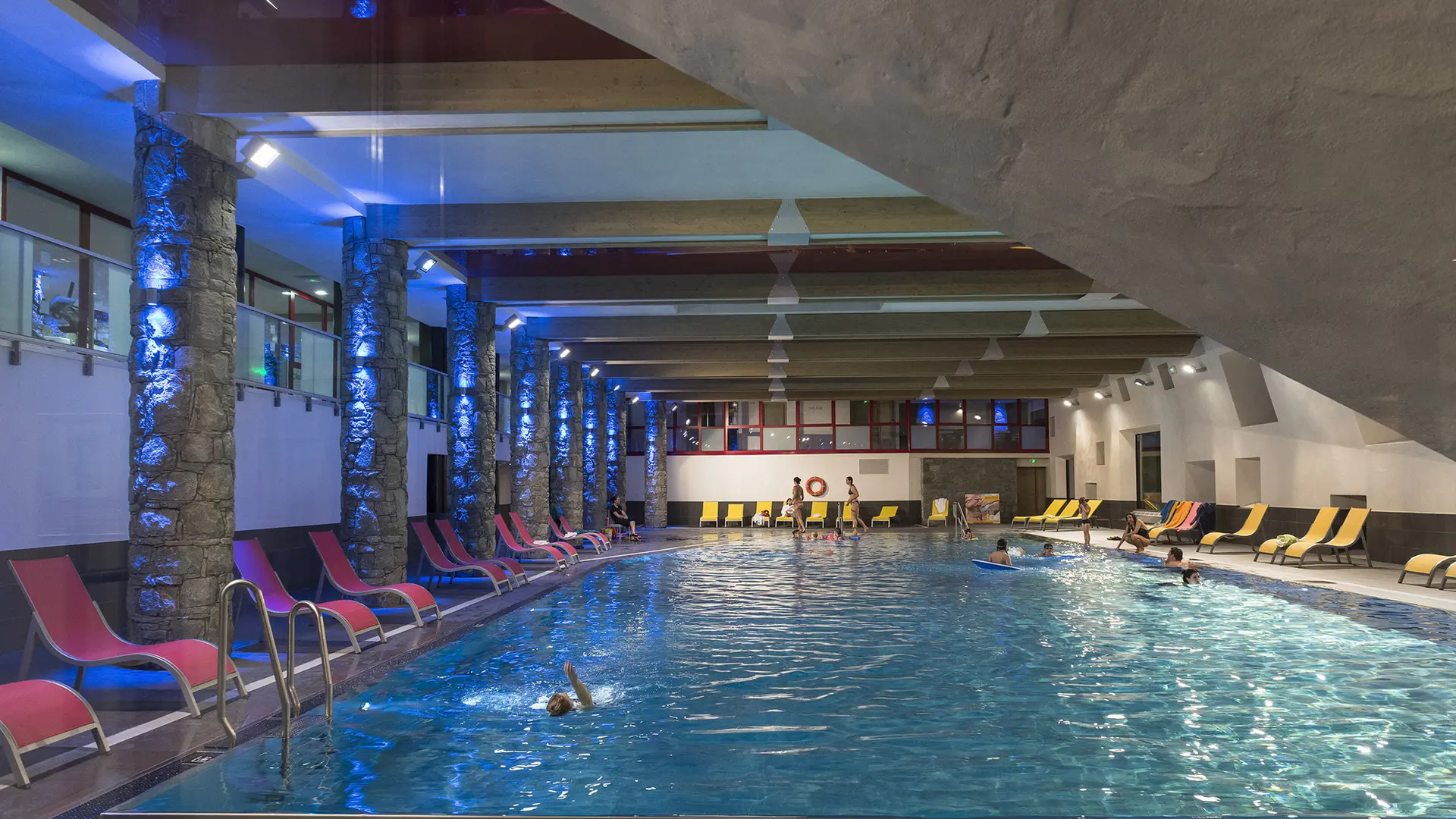 Overview of the swimming pool