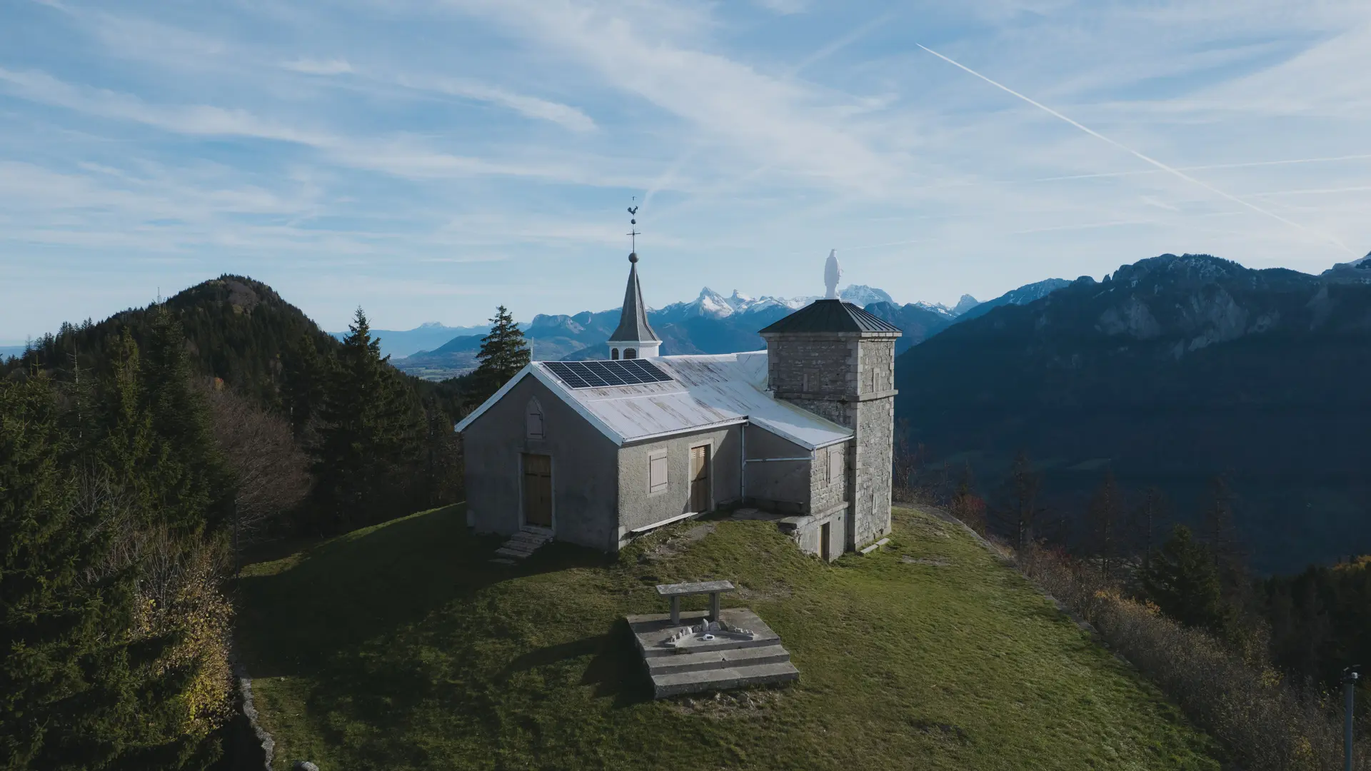 La Chapelle et la dent d'oche en arrière plan