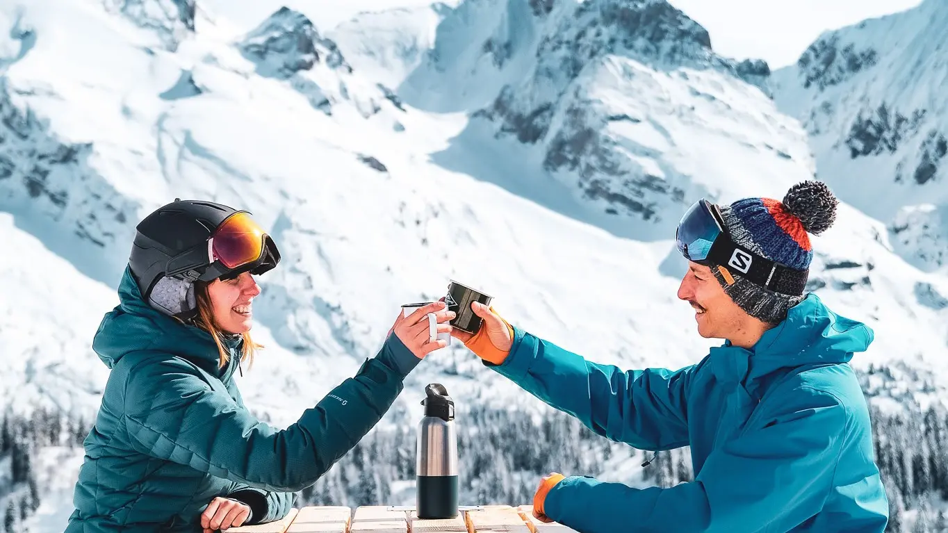 Pause en duo sur le domaine skiable alpin du Grand-Bornand