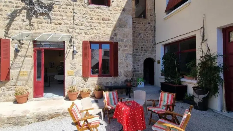 Cour extérieure commune avec un 2nd meublé de tourisme.