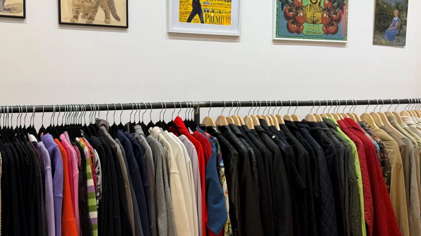 vetements sur cintre